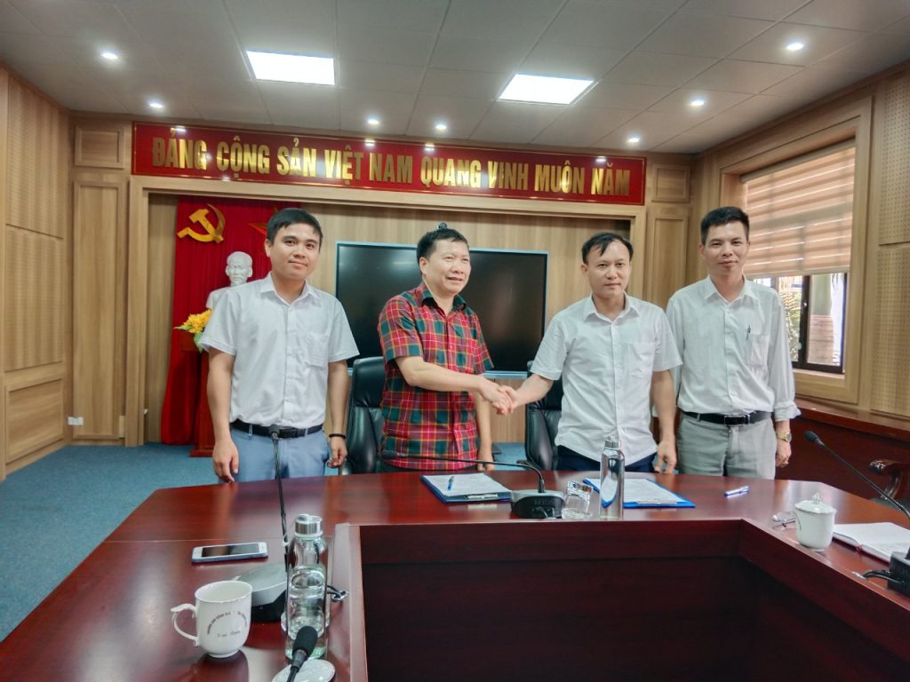 Ký biên bản ghi nhớ hợp tác với trường Cao đẳng Việt - Hàn Quảng Ninh - TRƯỜNG  CAO ĐẲNG BẮC KẠN