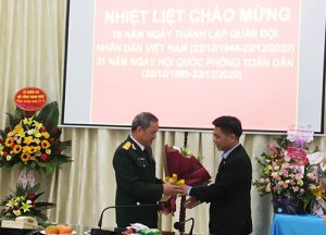 Lãnh đạo Trường Cao đẳng Bắc Kạn chúc mừng ngày thành lập Quân đội nhân dân Việt Nam